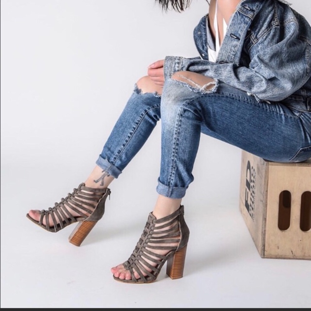 Gray Strappy Sandle with a Chuncky Heel- SIZE 10